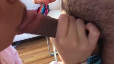 Заглядывал под юбку телке и трахнул огромным членом